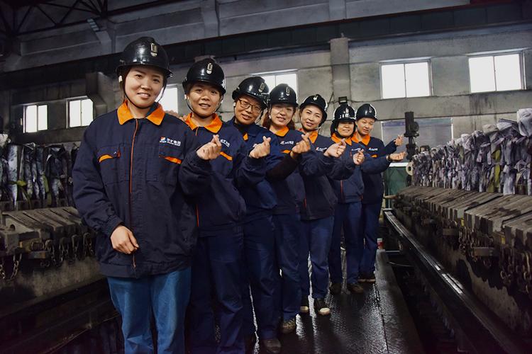 女人花在洗煤厂处处绽放